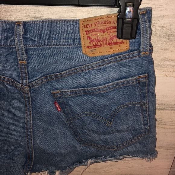 Levi’s 501 denim shorts summer distressed shorts size 26 Levi’s jean sho…​ - Picture 5 of 8